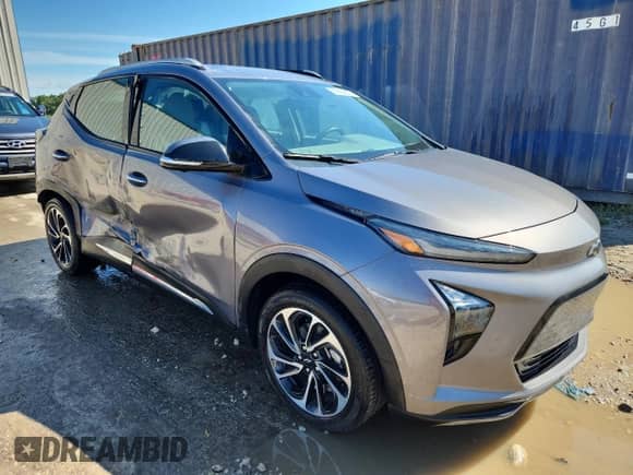 2023 Chevrolet Bolt EUV Premier with VIN 1G1FZ6S07P4202412, listed as a Copart auction lot 70402175 with 28,264 mi miles and Salvage title. Bid and sale history available at DreamBid. Image 4.