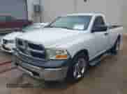 2012 Ram 1500 ST z VIN 3C6JD6DP9CG201129, wystawiony jako IAAI lot #41910314 z przebiegiem 257 828 mil mil oraz . Historia ofert i sprzedaży dostępna na DreamBid. Obrazek 2.