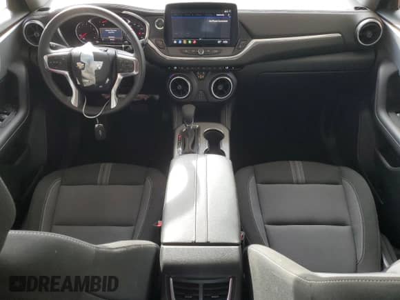 2025 Chevrolet Blazer LT z VIN 3GNKBHR48SS149394, wystawiony jako Copart lot #80529645 z przebiegiem 18 145 mil mil oraz Czysty tytuł • Clean title. Historia ofert i sprzedaży dostępna na DreamBid. Obrazek 8.