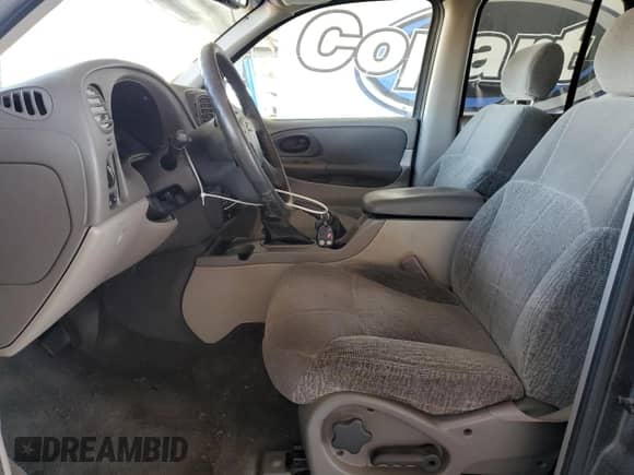 2003 Chevrolet TrailBlazer LT z VIN 1GNDS13S332384404, wystawiony jako Copart lot #64249895 z przebiegiem 153 810 mil mil oraz Czysty tytuł • Clean title. Historia ofert i sprzedaży dostępna na DreamBid. Obrazek 7.