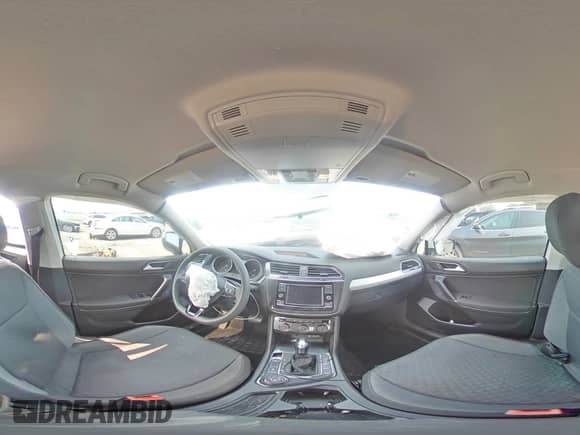 2018 Volkswagen Tiguan S с VIN 3VV0B7AX7JM015349, выставлен на аукционе Copart как лот 70761085 с пробегом 154 926 миль миль и На запчасти • Non repairable. История ставок и продаж доступна на DreamBid. Изображение 16.