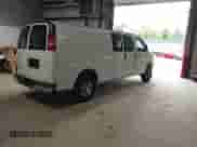 2019 Chevrolet Express Cargo z VIN 1GCWGBFG0K1195312, wystawiony jako IAAI lot #42314484 z przebiegiem Nie podano mil oraz . Historia ofert i sprzedaży dostępna na DreamBid. Obrazek 4.