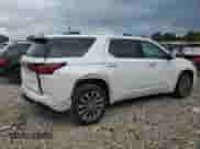 2023 Chevrolet Traverse Premier z VIN 1GNEVKKW6PJ295055, wystawiony jako Copart lot #67853075 z przebiegiem 74 072 mil mil oraz Szkoda całkowita • Salvage title. Historia ofert i sprzedaży dostępna na DreamBid. Obrazek 3.