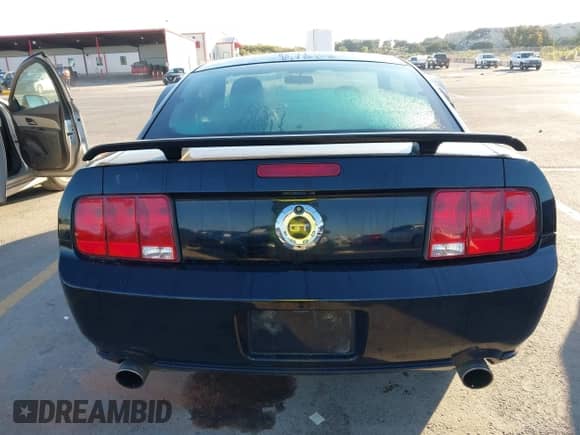 2008 Ford Mustang GT Deluxe с VIN 1ZVHT82H585185332, выставлен на аукционе IAAI как лот 43395236 с пробегом 158 639 миль миль и . История ставок и продаж доступна на DreamBid. Изображение 16.