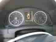 2013 Volkswagen Tiguan SE z VIN WVGAV3AX4DW599521, wystawiony jako Copart lot #49284325 z przebiegiem 123 430 mil mil oraz Czysty tytuł • Clean title. Historia ofert i sprzedaży dostępna na DreamBid. Obrazek 9.