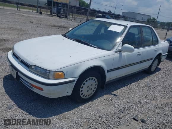 1993 Honda Accord LX z VIN JHMCB7653PC002464, wystawiony jako IAAI lot #42582131 z przebiegiem 243 918 mil mil oraz . Historia ofert i sprzedaży dostępna na DreamBid. Obrazek 2.