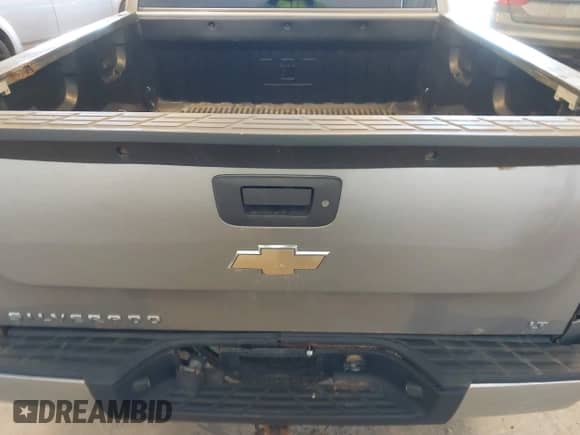 2007 Chevrolet Silverado 1500 LS с VIN 2GCEK13C571501993, выставлен на аукционе IAAI как лот 41984825 с пробегом Не указан миль и . История ставок и продаж доступна на DreamBid. Изображение 16.