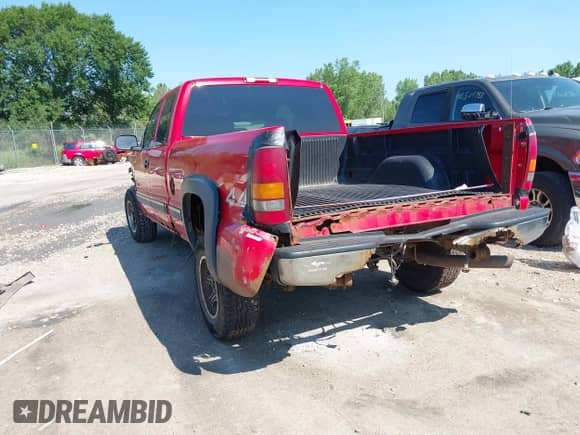2002 Chevrolet Silverado 2500HD LT с VIN 1GCHK29112E303783, выставлен на аукционе IAAI как лот 42798214 с пробегом Не указан миль и . История ставок и продаж доступна на DreamBid. Изображение 3.