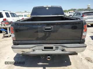 2003 Chevrolet Silverado 1500HD LS z VIN 1GCGC13U33F194292, wystawiony jako Copart lot #57865835 z przebiegiem 237 989 mil mil oraz Szkoda całkowita • Salvage title. Historia ofert i sprzedaży dostępna na DreamBid. Obrazek 6.