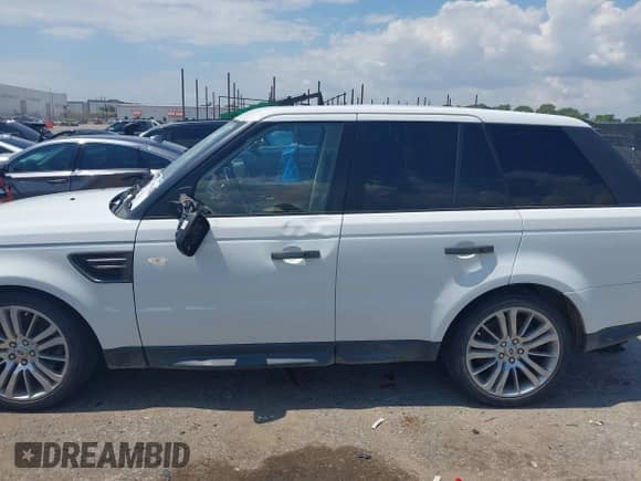 2011 Land Rover Range Rover Sport HSE Lux with VIN SALSK2D48BA269073, listed as a IAAI auction lot 43058630 with 117,259 mi miles and . Bid and sale history available at DreamBid. Image 14.
