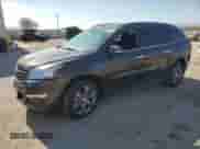 2017 Chevrolet Traverse LT z VIN 1GNKRHKD4HJ328743, wystawiony jako Copart lot #63421165 z przebiegiem 115 656 mil mil oraz Szkoda całkowita • Salvage title. Historia ofert i sprzedaży dostępna na DreamBid. Obrazek 1.