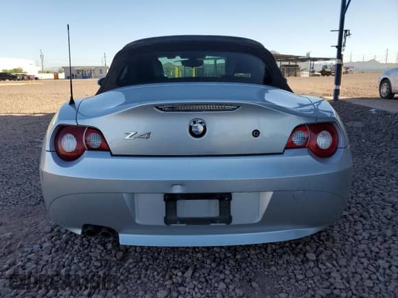 2005 BMW Z4 2.5i with VIN 4USBT33585LR70462, listed as a Copart auction lot 60883325 with 122,567 mi miles and Clean title. Bid and sale history available at DreamBid. Image 6.
