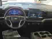 2024 Chevrolet Silverado 1500 LT z VIN 1GCRDDEK1RZ155405, wystawiony jako IAAI lot #43540237 z przebiegiem 50 431 mil mil oraz . Historia ofert i sprzedaży dostępna na DreamBid. Obrazek 20.