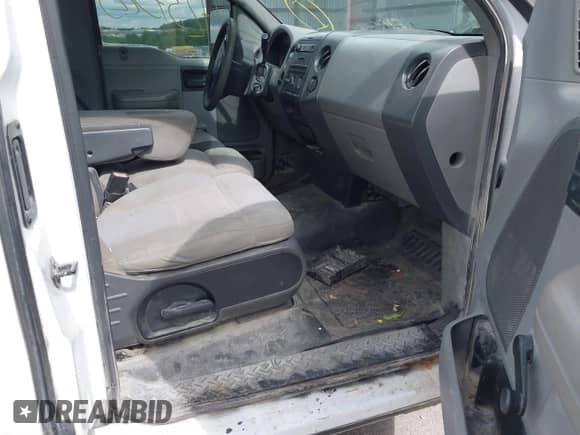 2006 Ford F-150 XL с VIN 1FTPF12V26KD98353, выставлен на аукционе IAAI как лот 42373225 с пробегом Не указан миль и . История ставок и продаж доступна на DreamBid. Изображение 5.