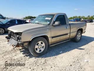 2004 Chevrolet Silverado 1500 Work Truck z VIN 1GCEC14X54Z118864, wystawiony jako Copart lot #81513555 z przebiegiem 186 665 mil mil oraz Szkoda całkowita • Salvage title. Historia ofert i sprzedaży dostępna na DreamBid. Obrazek 1.