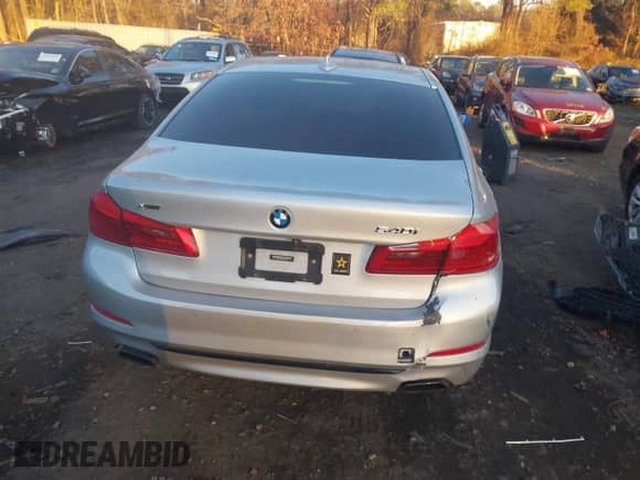 2019 BMW 5 Series 540i xDrive z VIN WBAJE7C57KWW15776, wystawiony jako IAAI lot #41089486 z przebiegiem 116 264 mil mil oraz . Historia ofert i sprzedaży dostępna na DreamBid. Obrazek 16.