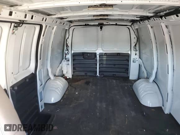 2022 Chevrolet Express Cargo с VIN 1GCWGAF71N1173799, выставлен на аукционе Copart как лот 72360234 с пробегом 37 558 миль миль и Списание • Salvage title. История ставок и продаж доступна на DreamBid. Изображение 10.