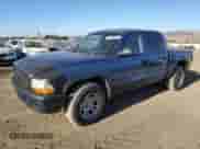 2004 Dodge Dakota Sport z VIN 1D7HL38NX4S789687, wystawiony jako Copart lot #77435824 z przebiegiem 157 993 mil mil oraz Szkoda całkowita • Salvage title. Historia ofert i sprzedaży dostępna na DreamBid. Obrazek 1.