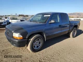 2004 Dodge Dakota Sport z VIN 1D7HL38NX4S789687, wystawiony jako Copart lot #77435824 z przebiegiem 157 993 mil mil oraz Szkoda całkowita • Salvage title. Historia ofert i sprzedaży dostępna na DreamBid. Obrazek 1.