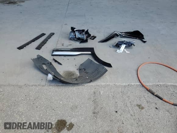 2022 Hyundai Santa Fe Calligraphy с VIN 5NMS54AL0NH422254, выставлен на аукционе Copart как лот 81257595 с пробегом 72 498 миль миль и На запчасти • Non repairable. История ставок и продаж доступна на DreamBid. Изображение 13.