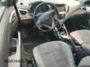 2014 Hyundai Veloster z VIN KMHTC6ADXEU187204, wystawiony jako Copart lot #71670725 z przebiegiem 94 917 mil mil oraz Czysty tytuł • Clean title. Historia ofert i sprzedaży dostępna na DreamBid. Obrazek 8.