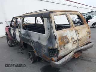 1990 Chevrolet Suburban с VIN 1GNEV16K8LF149352, выставлен на аукционе IAAI как лот 40350944 с пробегом Не указан миль и . История ставок и продаж доступна на DreamBid. Изображение 3.