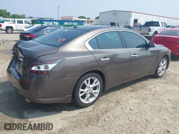 2014 Nissan Maxima SV with VIN 1N4AA5AP8EC462800, listed as a IAAI auction lot 42404180 with 144,222 mi miles and . Bid and sale history available at DreamBid. Image 4.