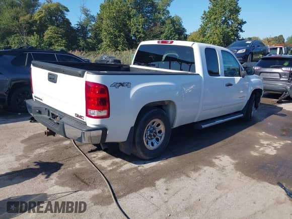 2010 GMC Sierra 1500 SL с VIN 1GTSKUEA3AZ133151, выставлен на аукционе IAAI как лот 43367056 с пробегом 153 612 миль миль и . История ставок и продаж доступна на DreamBid. Изображение 4.