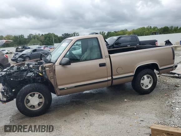 1997 Chevrolet Silverado 1500 with VIN 1GCEC14M0VZ131240, listed as a Copart auction lot 83833085 with 119,514 mi miles and Non repairable. Bid and sale history available at DreamBid. Image 1.