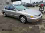 1996 Honda Accord EX z VIN 1HGCE6671TA003110, wystawiony jako Copart lot #60751665 z przebiegiem 129 984 mil mil oraz Czysty tytuł • Clean title. Historia ofert i sprzedaży dostępna na DreamBid. Obrazek 4.