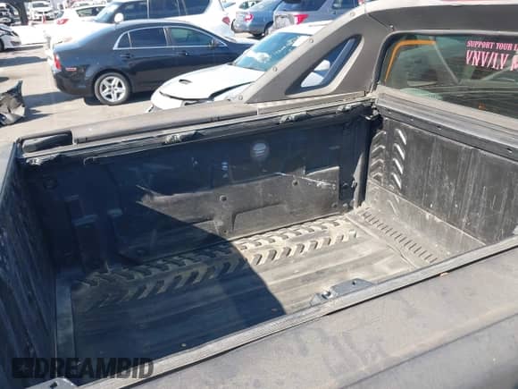 2004 Chevrolet Avalanche Z66 с VIN 3GNEC12T04G331664, выставлен на аукционе IAAI как лот 43056675 с пробегом 209 767 миль миль и . История ставок и продаж доступна на DreamBid. Изображение 20.
