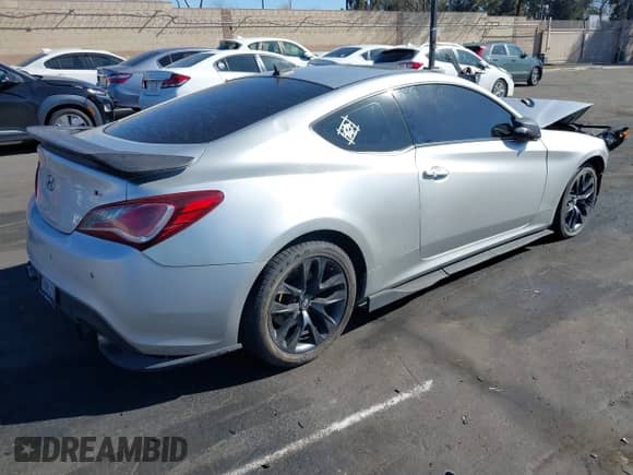 2013 Hyundai Genesis Coupe Track z VIN KMHHU6KJ9DU107882, wystawiony jako IAAI lot #41861917 z przebiegiem 92 350 mil mil oraz . Historia ofert i sprzedaży dostępna na DreamBid. Obrazek 4.