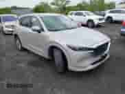 2024 Mazda CX-5 S Select z VIN JM3KFBBM1R0376293, wystawiony jako IAAI lot #42645238 z przebiegiem 15 694 mil mil oraz . Historia ofert i sprzedaży dostępna na DreamBid. Obrazek 1.