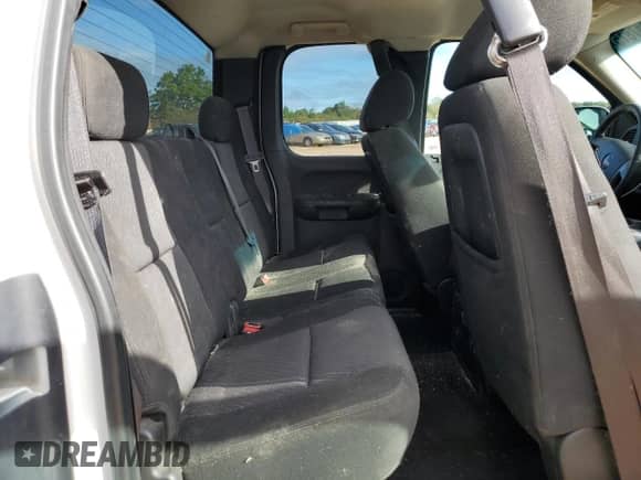 2010 GMC Sierra 1500 z VIN 1GTSKVE03AZ241430, wystawiony jako Copart lot #82417815 z przebiegiem 379 729 mil mil oraz Szkoda całkowita • Salvage title. Historia ofert i sprzedaży dostępna na DreamBid. Obrazek 10.