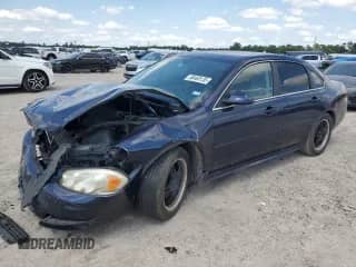 2010 Chevrolet Impala LT z VIN 2G1WB5EK1A1195679, wystawiony jako Copart lot #65149825 z przebiegiem 230 657 mil mil oraz Szkoda całkowita • Salvage title. Historia ofert i sprzedaży dostępna na DreamBid. Obrazek 1.