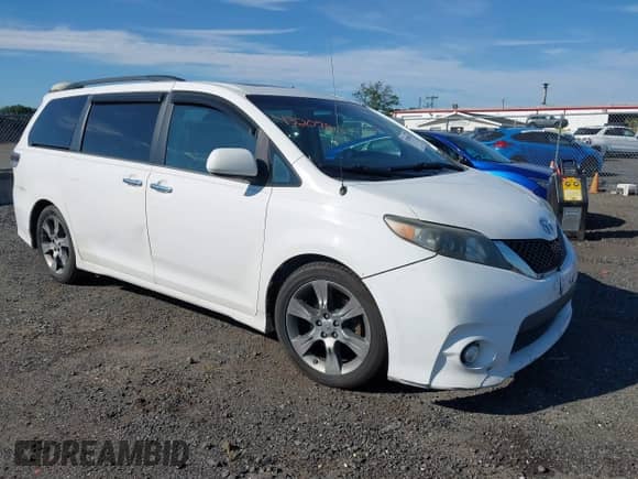 2013 Toyota Sienna SE with VIN 5TDXK3DC5DS366957, listed as a IAAI auction lot 43209813 with 251,865 mi miles and . Bid and sale history available at DreamBid. Image 1.