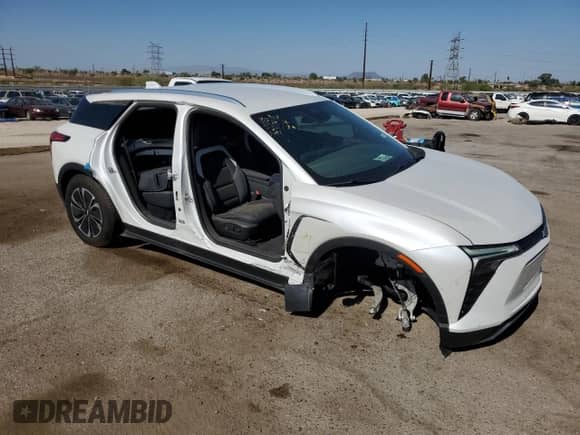 2024 Chevrolet Blazer EV eAWD LT z VIN 3GNKDBRJ7RS200164, wystawiony jako Copart lot #64392675 z przebiegiem 2 215 mil mil oraz Szkoda całkowita • Salvage title. Historia ofert i sprzedaży dostępna na DreamBid. Obrazek 4.