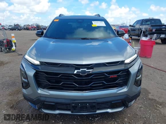 2025 Chevrolet Equinox FWD RS z VIN 3GNAXLEG7SL210194, wystawiony jako IAAI lot #42597446 z przebiegiem 10 519 mil mil oraz . Historia ofert i sprzedaży dostępna na DreamBid. Obrazek 12.