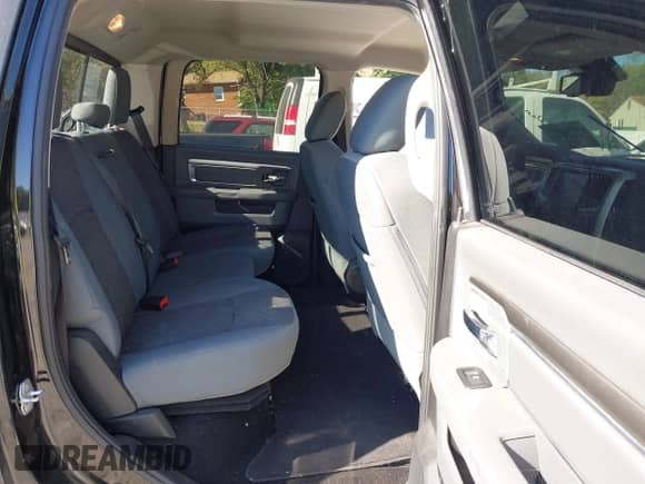 2016 Ram 1500 Big Horn z VIN 3C6RR7LT1GG275952, wystawiony jako IAAI lot #43201417 z przebiegiem 112 994 mil mil oraz . Historia ofert i sprzedaży dostępna na DreamBid. Obrazek 8.