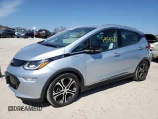 2018 Chevrolet Bolt EV Premier z VIN 1G1FX6S03J4117760, wystawiony jako Copart lot #49595633 z przebiegiem 48 689 mil mil oraz . Historia ofert i sprzedaży dostępna na DreamBid. Obrazek 1.