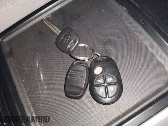 2014 Toyota Sienna LE z VIN 5TDJK3DC9ES071870, wystawiony jako IAAI lot #41133491 z przebiegiem 82 134 mil mil oraz . Historia ofert i sprzedaży dostępna na DreamBid. Obrazek 11.