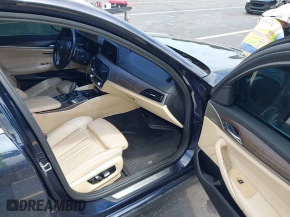 2018 BMW 5 Series 530i с VIN WBAJA5C58JG899041, выставлен на аукционе IAAI как лот 43254657 с пробегом 70 801 миль миль и . История ставок и продаж доступна на DreamBid. Изображение 5.