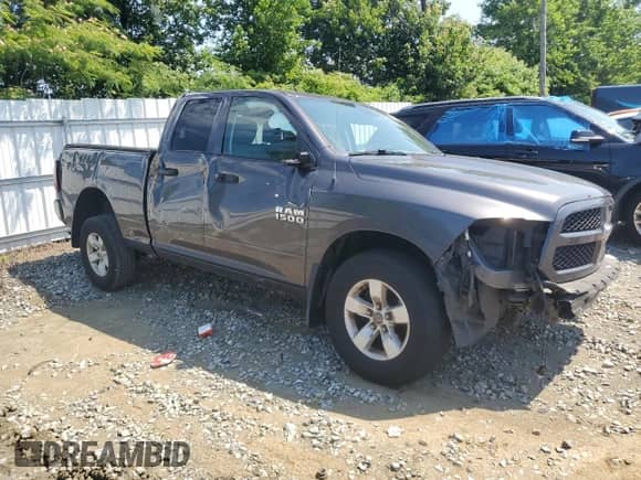 2018 Ram 1500 Tradesman z VIN 1C6RR7FG2JS289986, wystawiony jako Copart lot #63184805 z przebiegiem 75 319 mil mil oraz Szkoda całkowita • Salvage title. Historia ofert i sprzedaży dostępna na DreamBid. Obrazek 4.