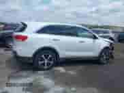 2016 Kia Sorento EX z VIN 5XYPHDA10GG016872, wystawiony jako IAAI lot #42479799 z przebiegiem 153 553 mil mil oraz . Historia ofert i sprzedaży dostępna na DreamBid. Obrazek 13.