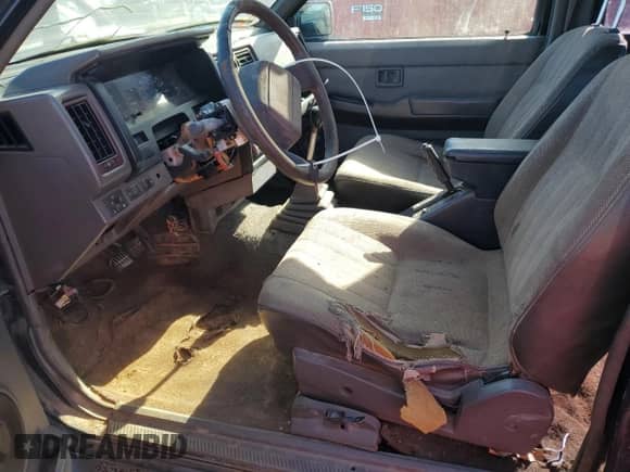 1992 Nissan Pathfinder LE с VIN JN8HD17S3NW009191, выставлен на аукционе Copart как лот 88817005 с пробегом 309 878 миль миль и Списание • Salvage title. История ставок и продаж доступна на DreamBid. Изображение 7.