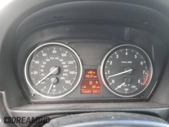 2009 BMW 3 Series 328i with VIN WBAWR33599P460929, listed as a Copart auction lot 84867615 with 123,688 mi miles and Salvage title. Bid and sale history available at DreamBid. Image 9.