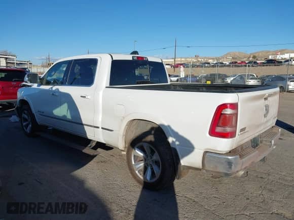 2020 Ram 1500 z VIN 1C6SRFPM6LN205220, wystawiony jako IAAI lot #41437777 z przebiegiem 133 883 mil mil oraz . Historia ofert i sprzedaży dostępna na DreamBid. Obrazek 14.