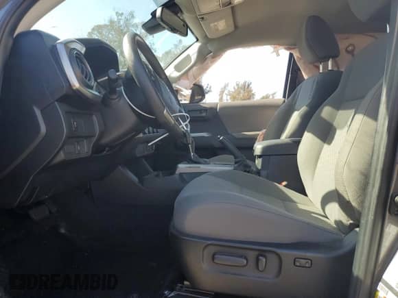 2022 Toyota Tacoma SR z VIN 3TYSZ5AN6NT095677, wystawiony jako Copart lot #84992975 z przebiegiem 25 953 mil mil oraz Szkoda całkowita • Salvage title. Historia ofert i sprzedaży dostępna na DreamBid. Obrazek 7.