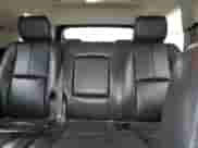 2013 Chevrolet Tahoe z VIN 1GNSKDEJ6DR131759, wystawiony jako Copart lot #52600315 z przebiegiem 246 515 mil mil oraz Czysty tytuł • Clean title. Historia ofert i sprzedaży dostępna na DreamBid. Obrazek 10.