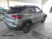 2021 Chevrolet TrailBlazer RS z VIN KL79MUSL1MB078322, wystawiony jako IAAI lot #43043902 z przebiegiem 37 033 mil mil oraz . Historia ofert i sprzedaży dostępna na DreamBid. Obrazek 4.